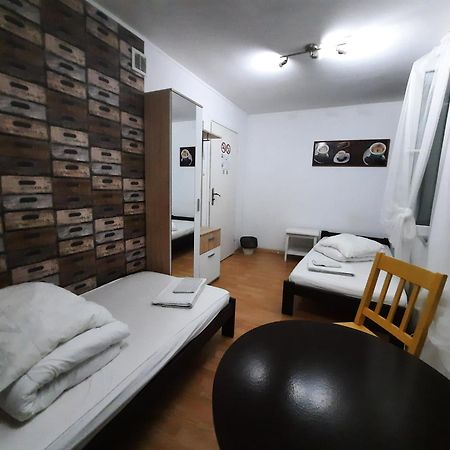 Lorf Hostel&Coffee Cracovie Extérieur photo