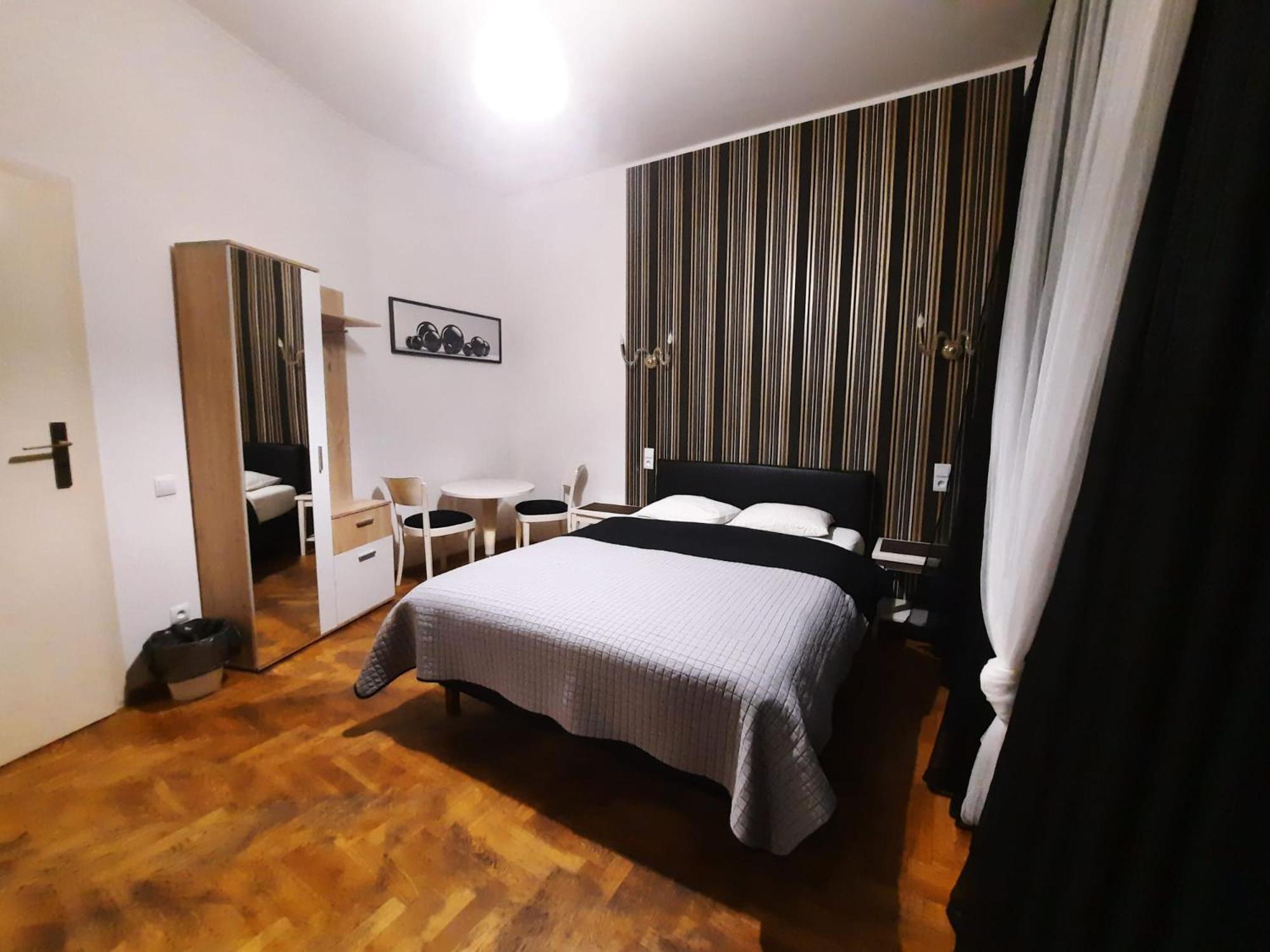 Lorf Hostel&Coffee Cracovie Extérieur photo